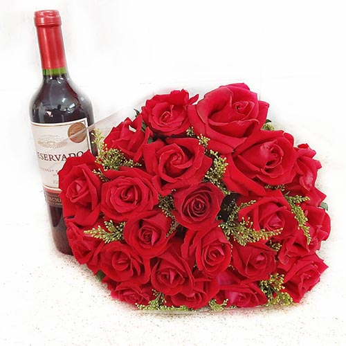 Buquê-de-24-rosas-e-tango-com-vinho-vivianflores