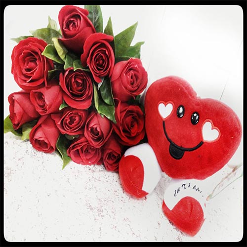 Buquê-de-rosas-com-pelucia-coração-vivianflores